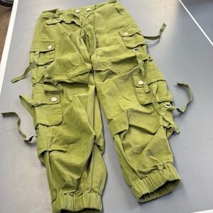 Women’s Forever 21 cargo pants army green.